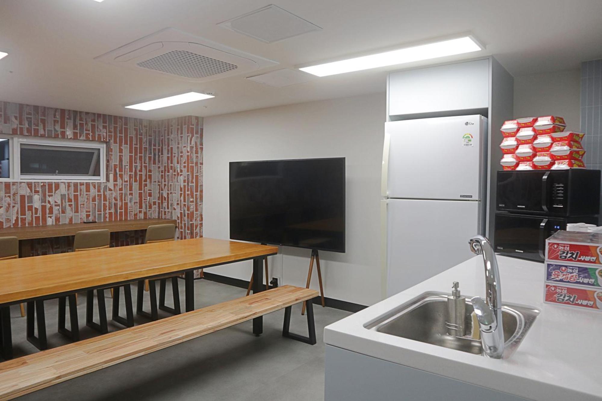 Sokcho Station Hostel מראה חיצוני תמונה